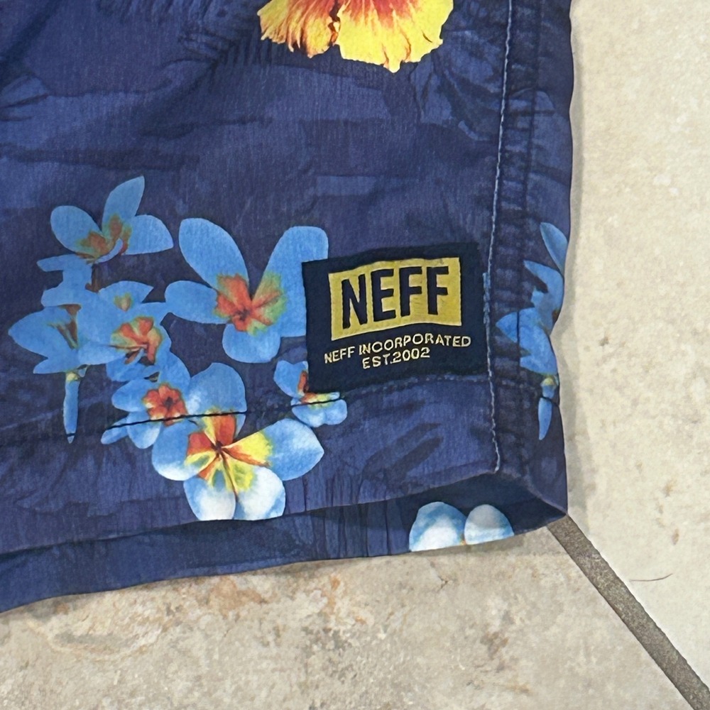 Neff Board Shorts Mens M Blue Floral Hibiscus Swim Trunks Drawstring Skate Surf - Picture 2 of 10